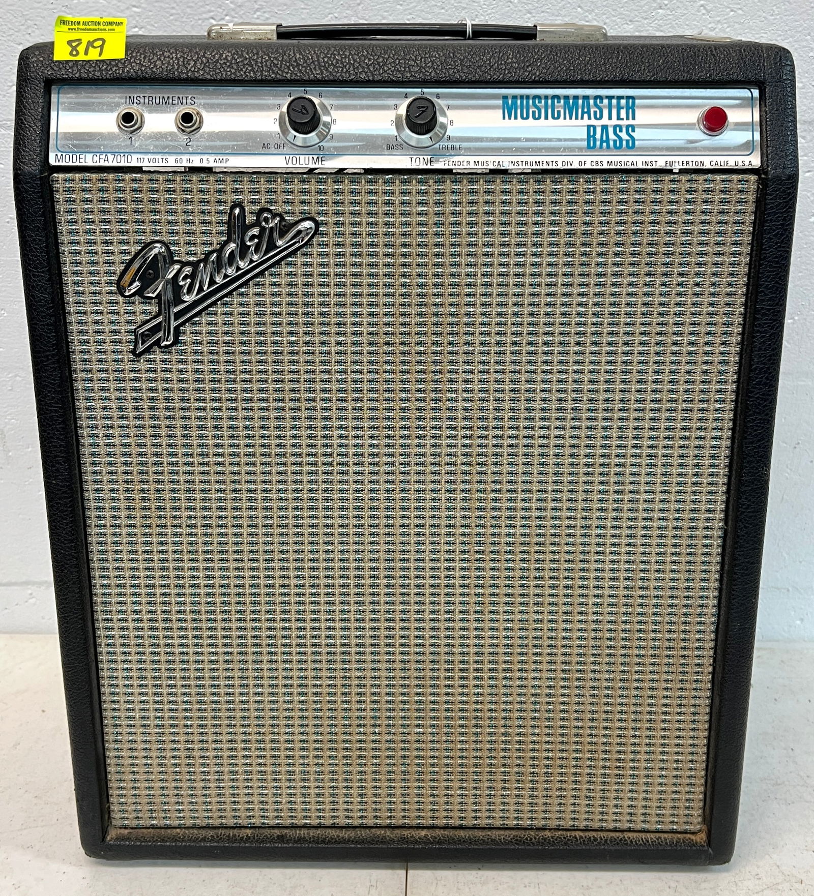 FENDER MUSICMASTER BASS CFA-7010 (1 of 2)