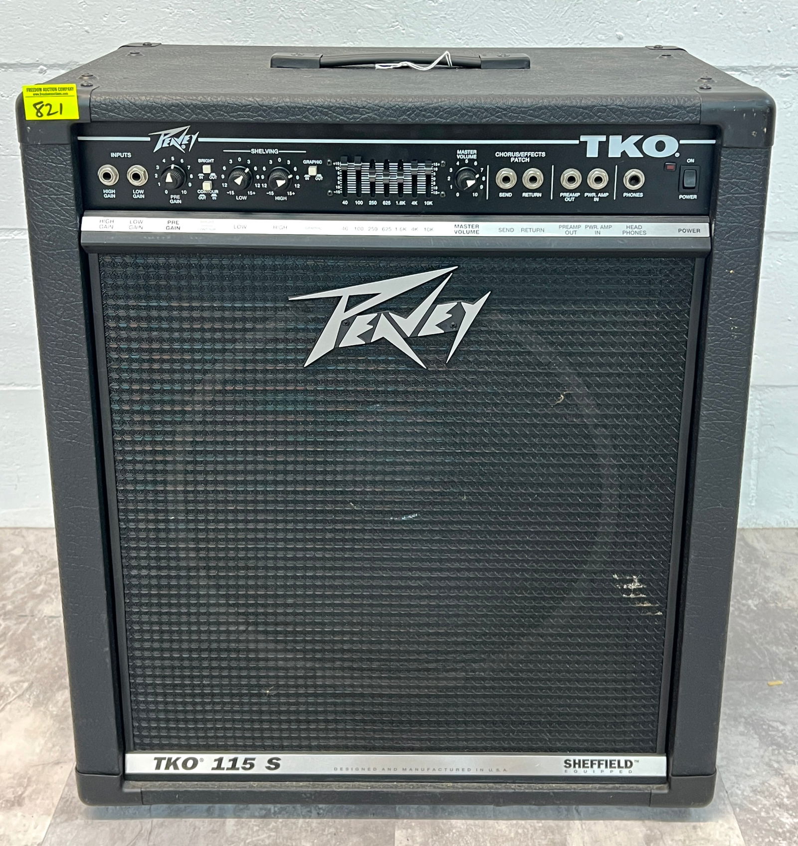 PEAVEY TKO 115-S BASS COMBO AMP (1 of 2)