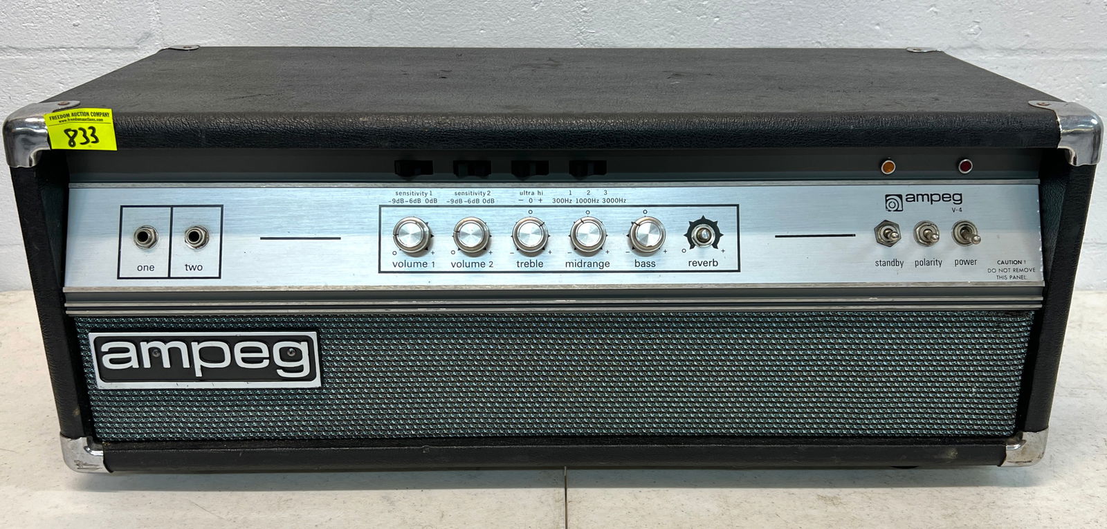 AMPEG V-4 AMP HEAD (1 of 2)