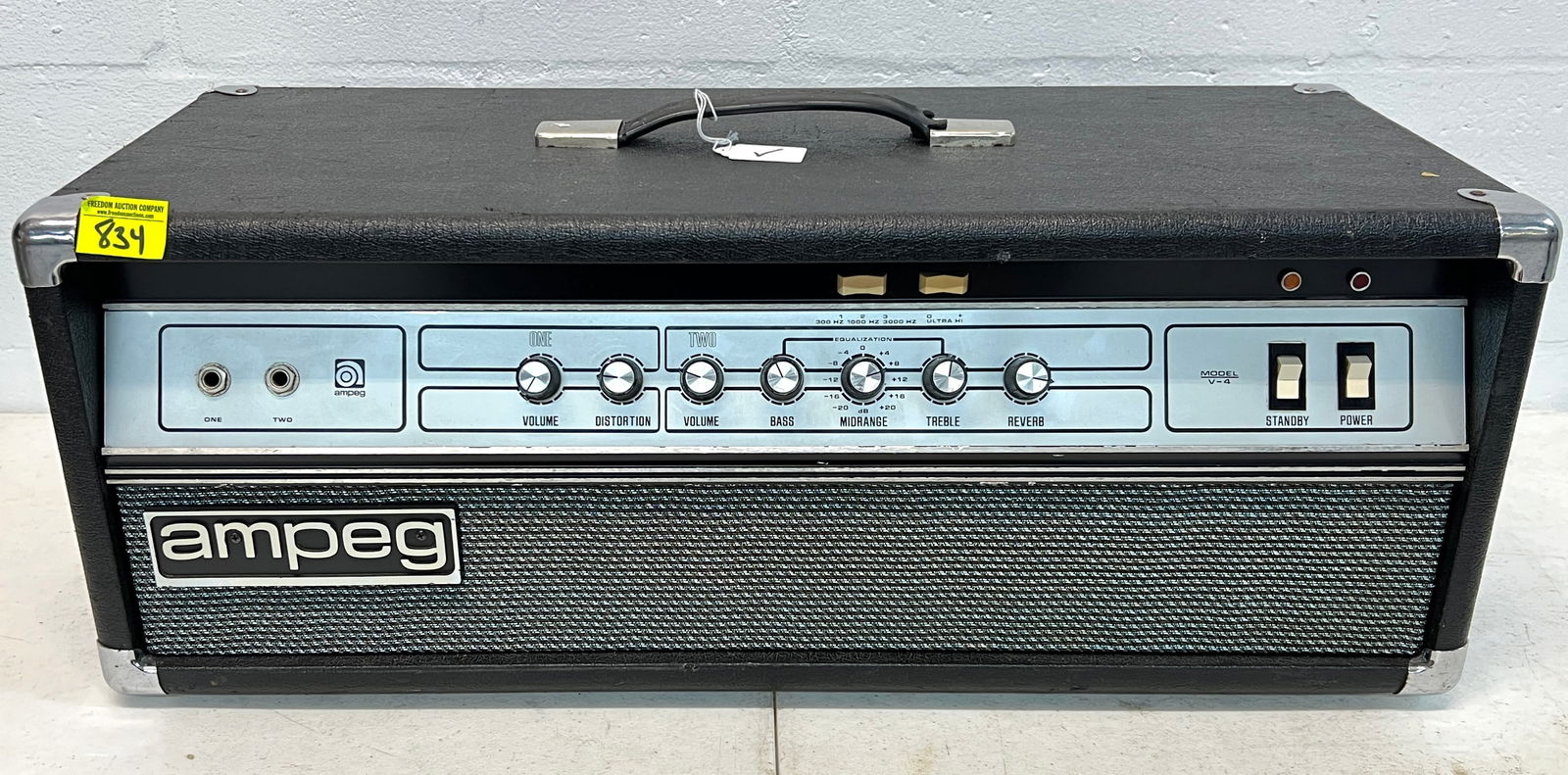 AMPEG V-4 AMP HEAD (1 of 2)