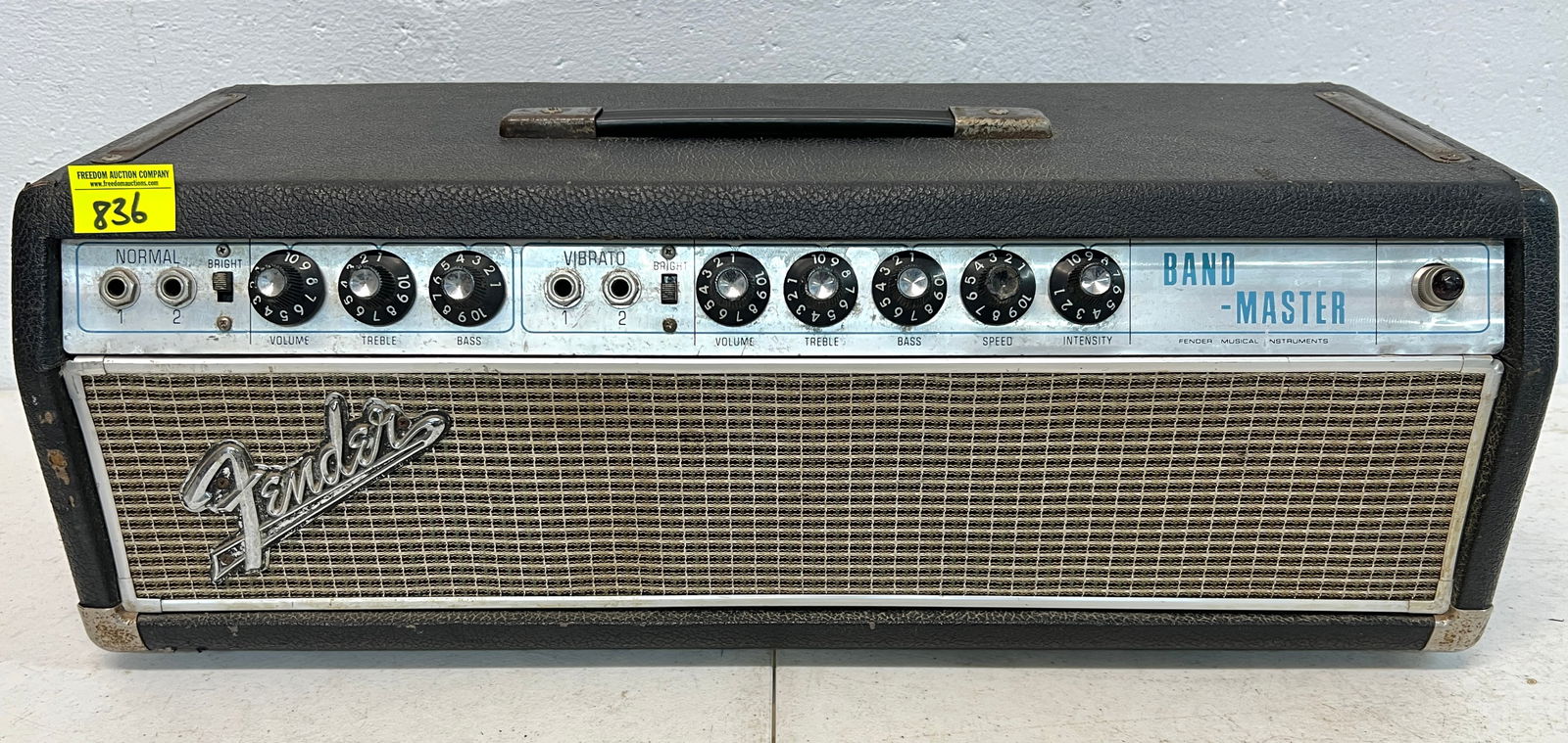 FENDER BAND-MASTER AMP (1 of 2)