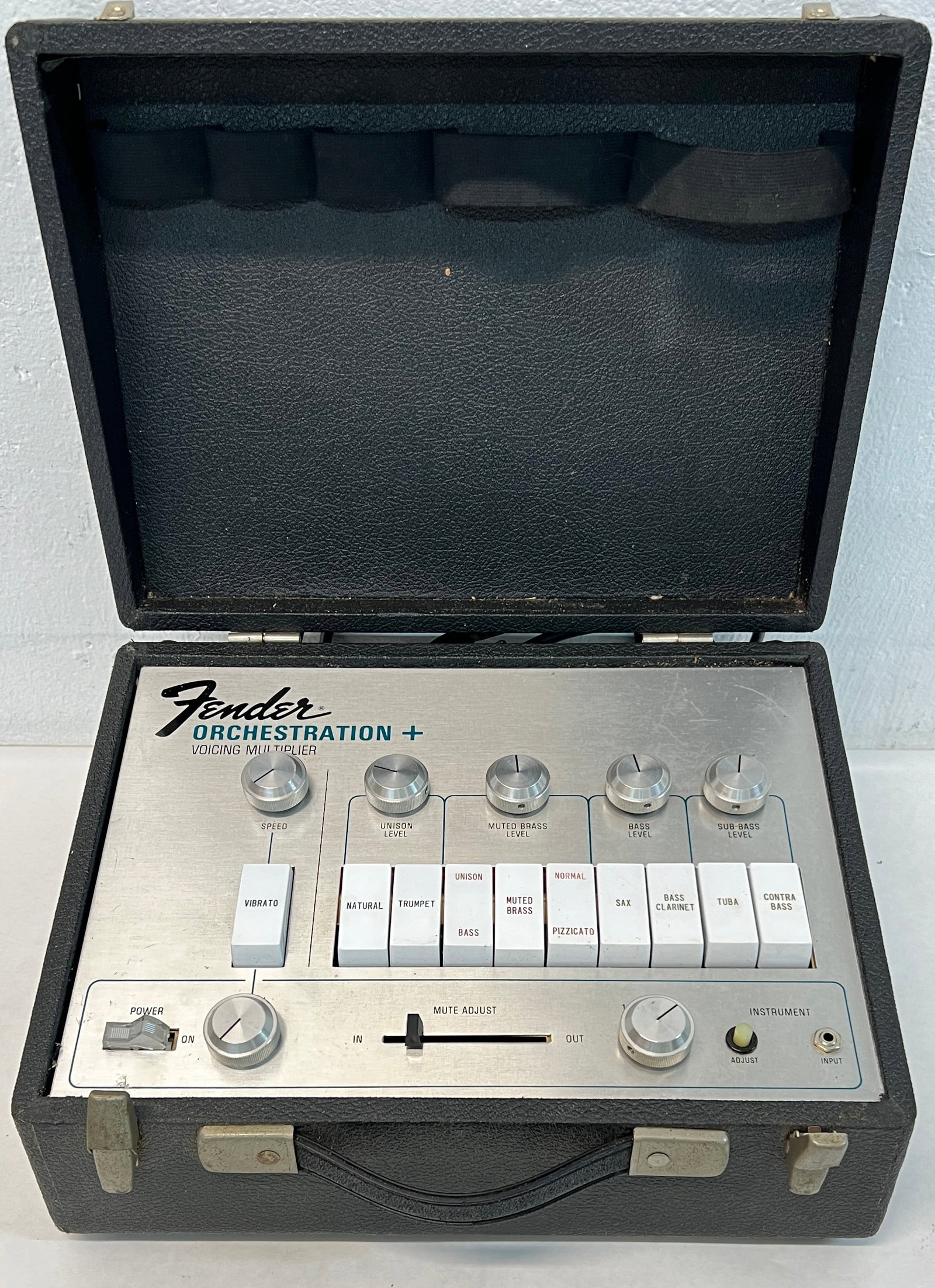 FENDER ORCHESTRATION VOICING MULTIPLIER: DOES NOT POWER ON. 13"X10"X6"