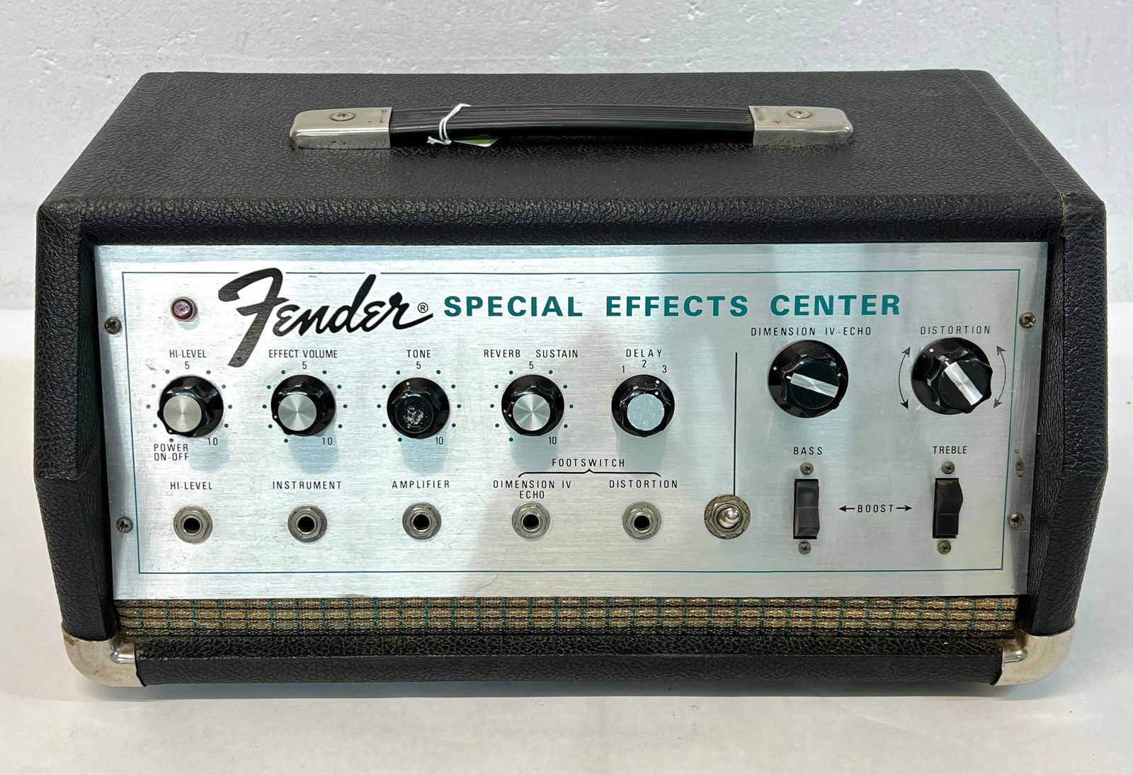 FENDER SPECIAL EFFECTS CENTER (1 of 2)