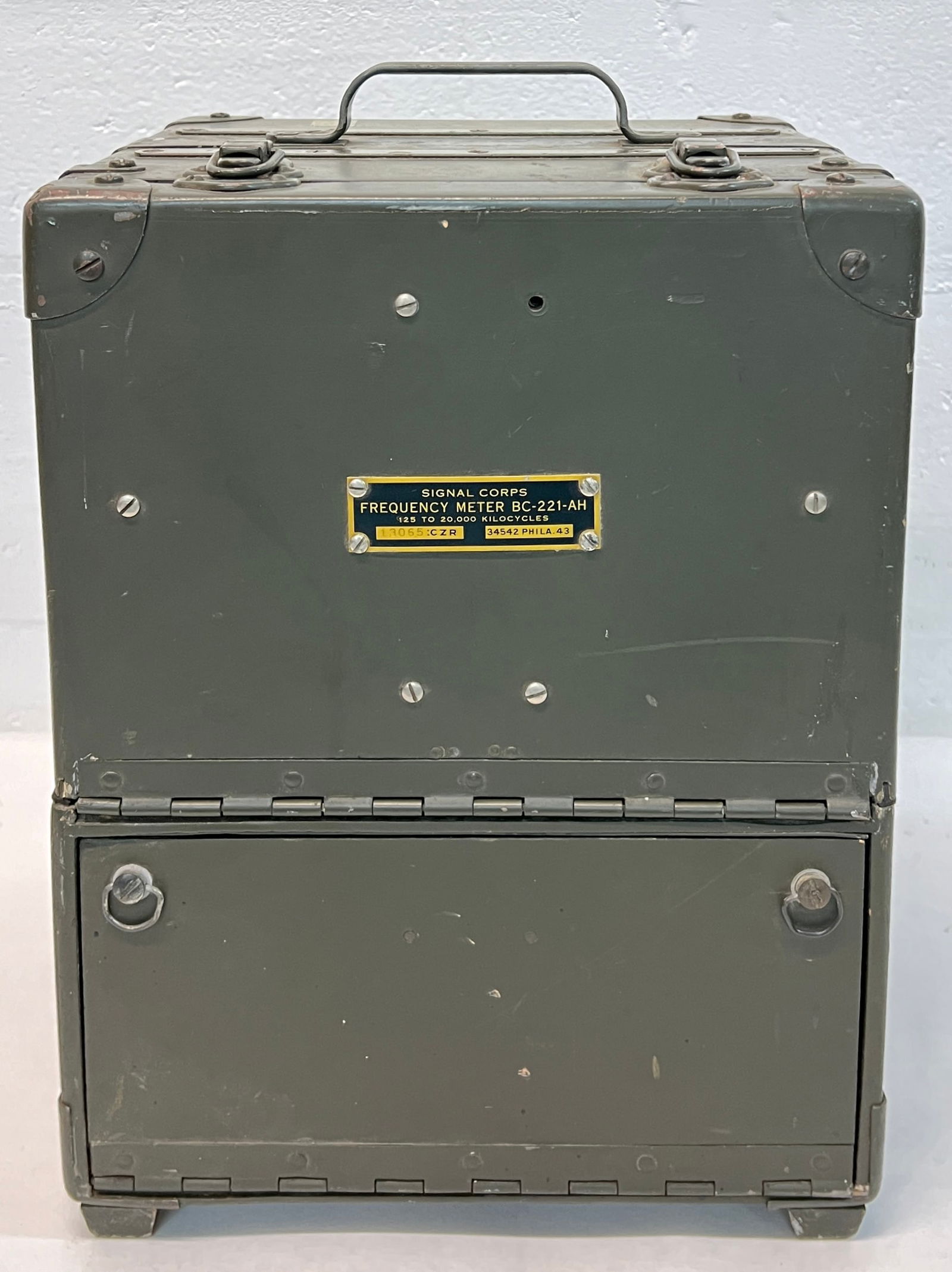 SIGNAL-CORP. FREQUENCY METER BC-221-AH (1 of 5)