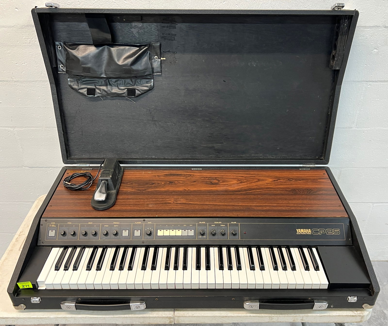 YAMAHA CP-25 ELECTRIC PIANO (1 of 2)