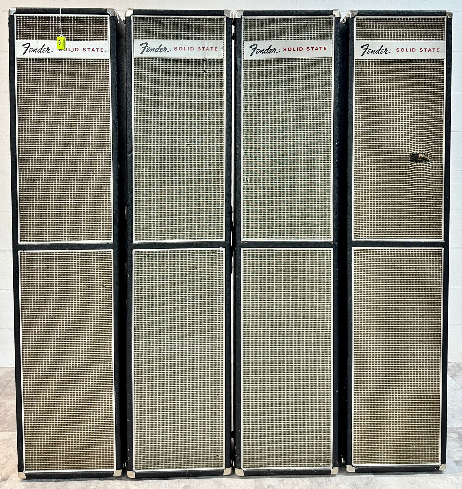 FENDER SOLID STATE SPK-0410 TOWER SPEAKERS (1 of 3)