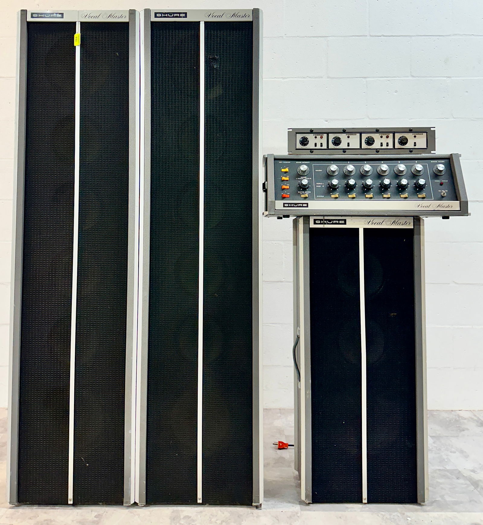 SHURE VOCAL MASTER SOUND EQUIPMENT (1 of 4)