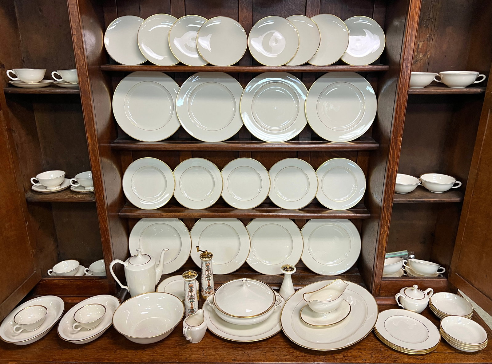LENOX MANSFIELD DINNERWARE: SERVICE FOR 8 WITH SERVING ITEMS.