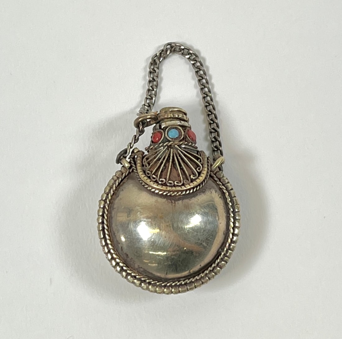 AFGHANI SNUFF BOTTLE: JEWEL DECORATED SNUFF BOTTLE, 1.5"