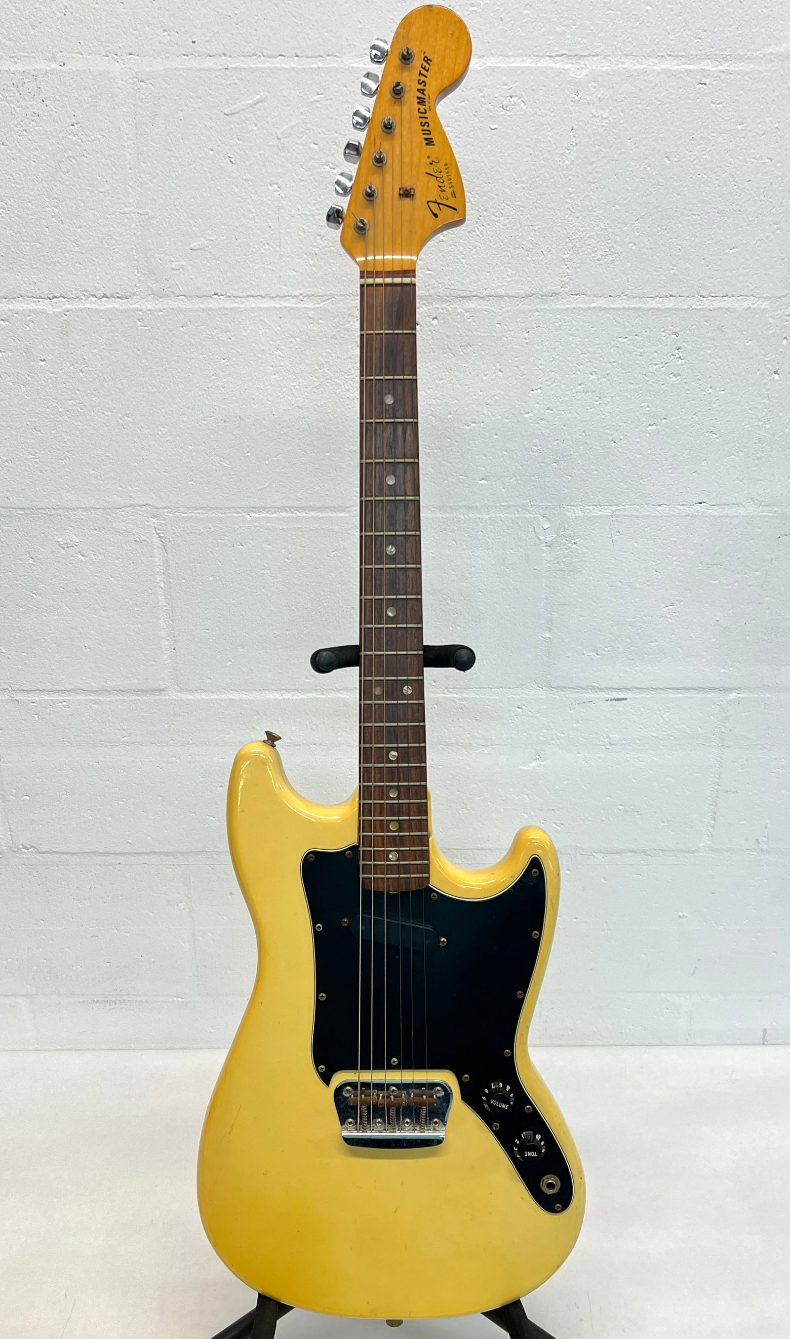 FENDER MUSICMASTER ELECTRIC GUITAR: OLYMPIC WHITE, S807880. GOOD USED CONDITION. HARD CASE.
