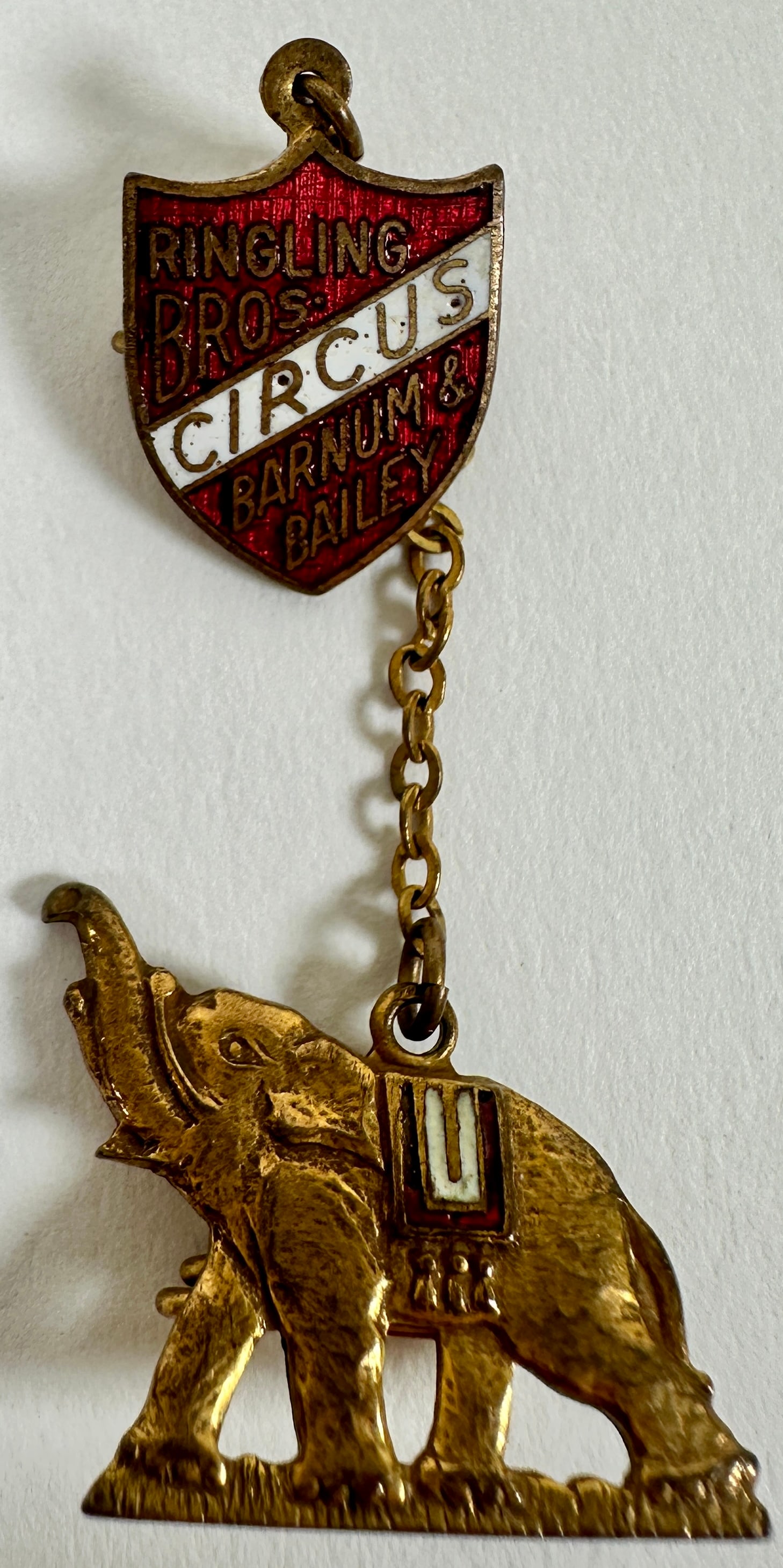 RINGLING BROS. BARNUM BAILEY CIRCUS PIN: ELEPHANT ON SHIELD AND CHAIN GILT PIN. SHIELD IS .5"