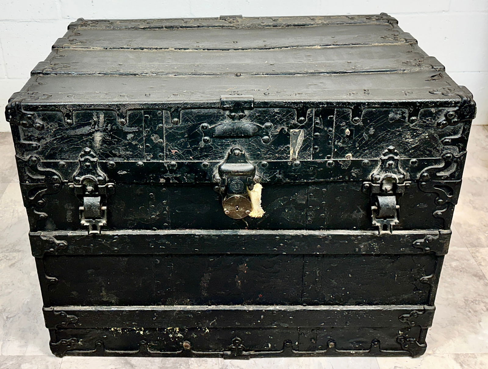 OLD CIRCUS TRUNK (1 of 8)