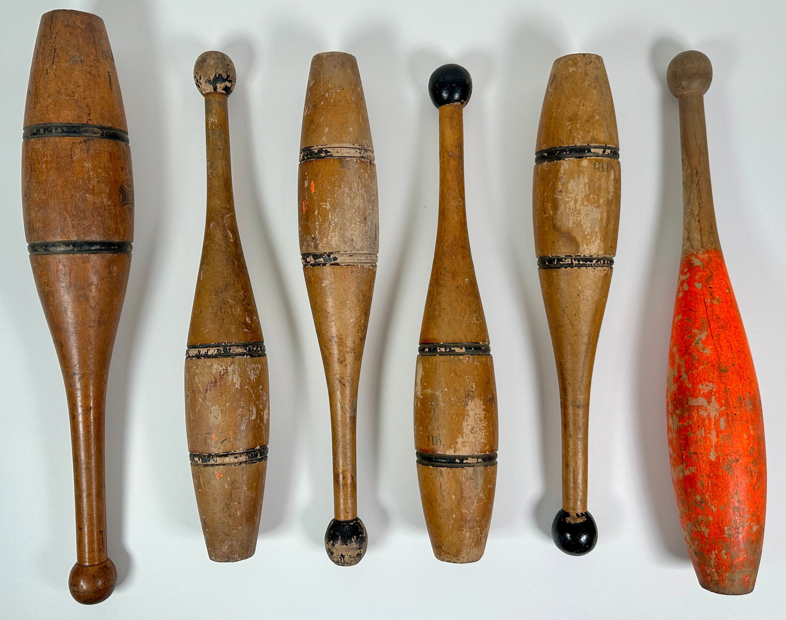 VINTAGE CIRCUS JUGGLING PINS: 6 CIRCUS JUGGLING PINS