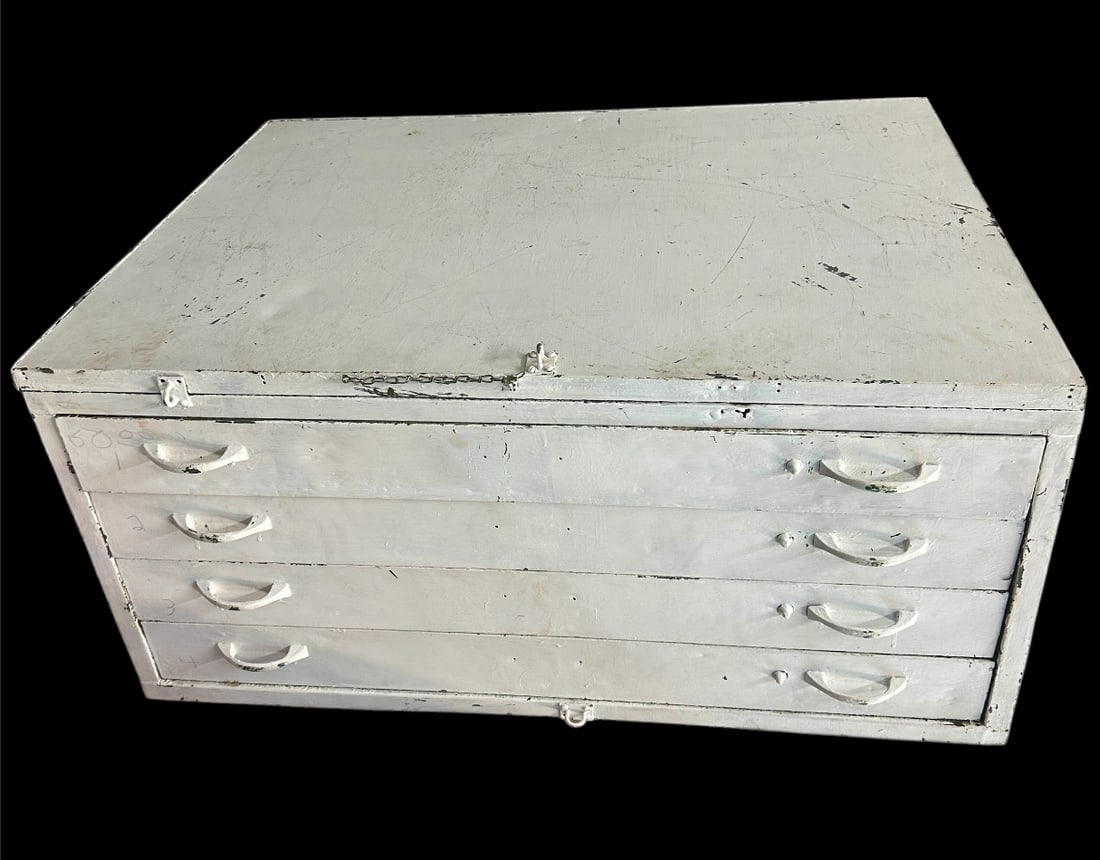 POSTER CABINET (1 of 1)