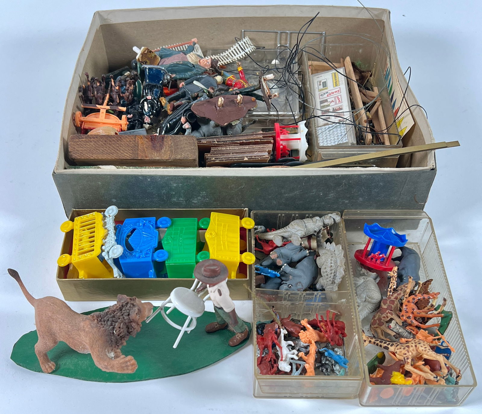 HO CIRCUS TRAIN MODEL KITS (1 of 1)