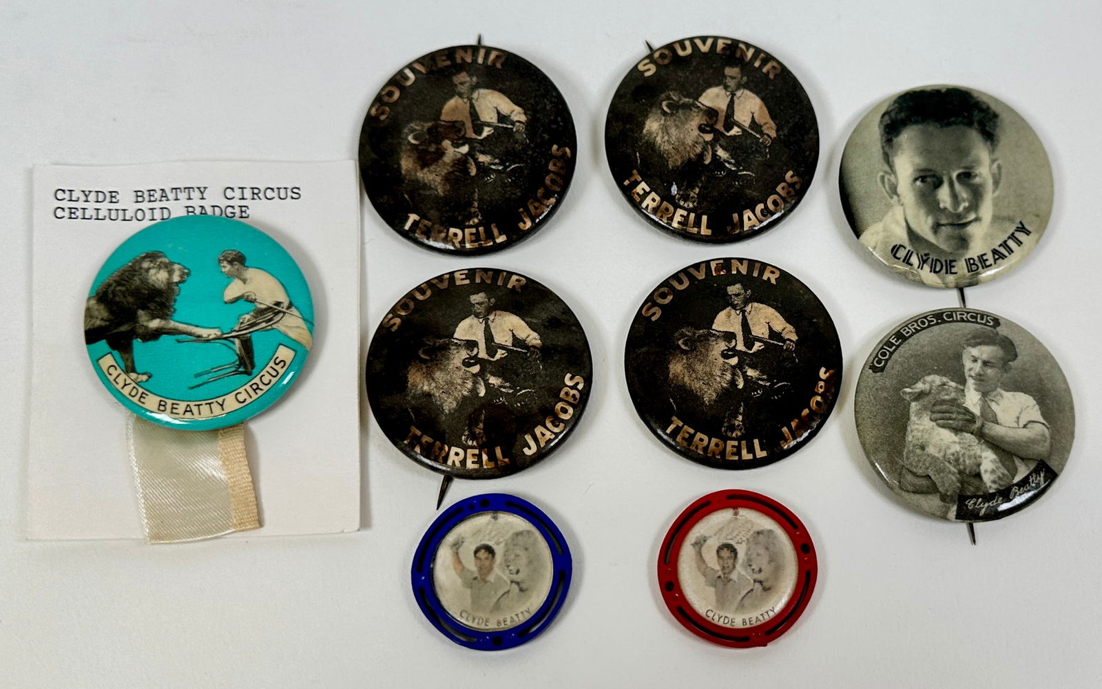 VINTAGE CIRCUS PIN BACK SOUVENIR BUTTONS (1 of 5)