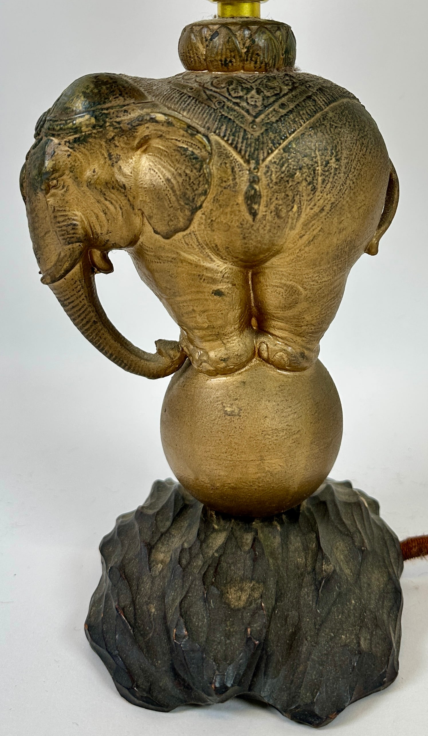 CIRCUS ELEPHANT TABLE LAMP (1 of 2)