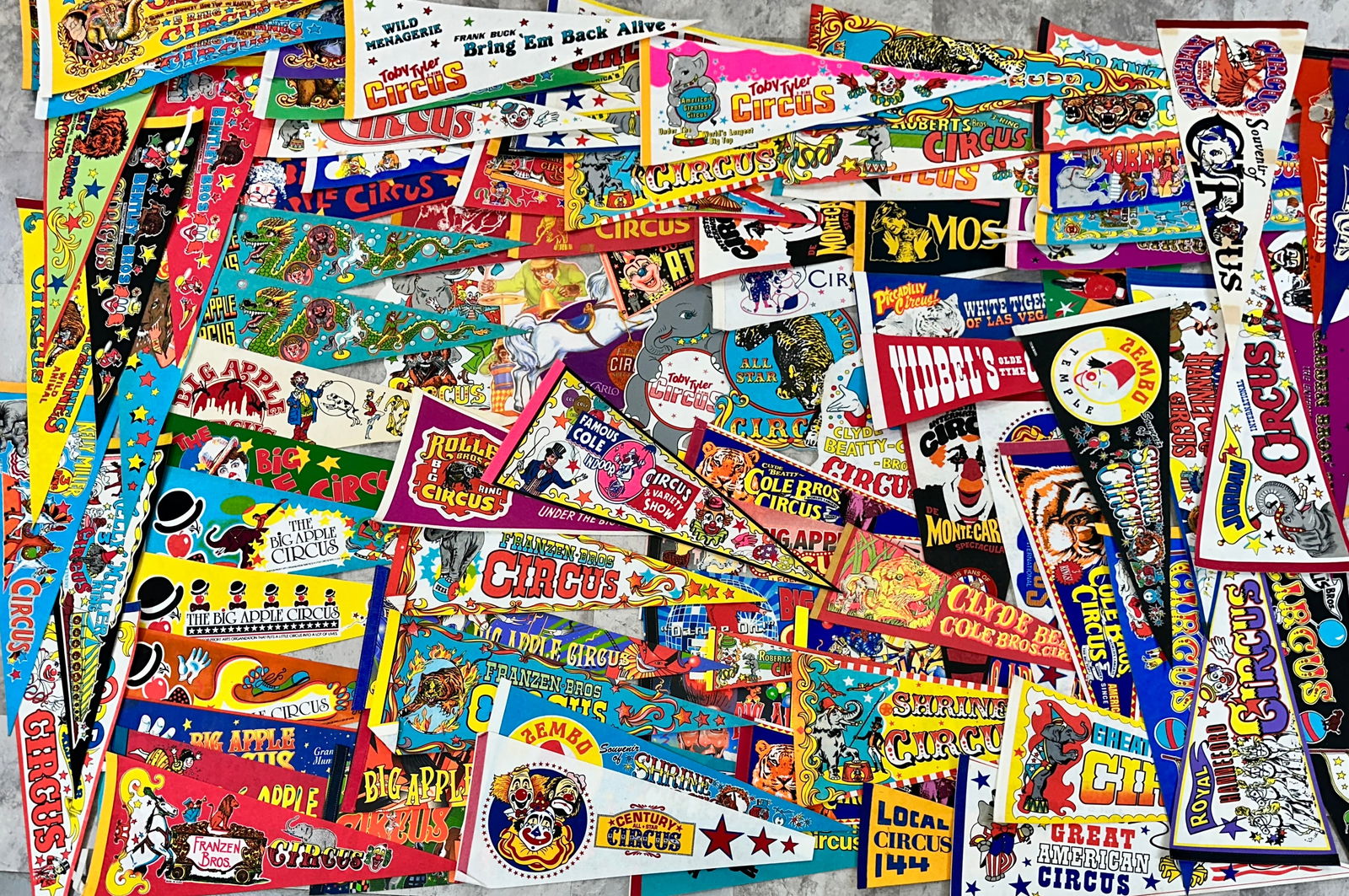 COLLECTION OF CIRCUS SOUVENIR PENNANTS (1 of 4)