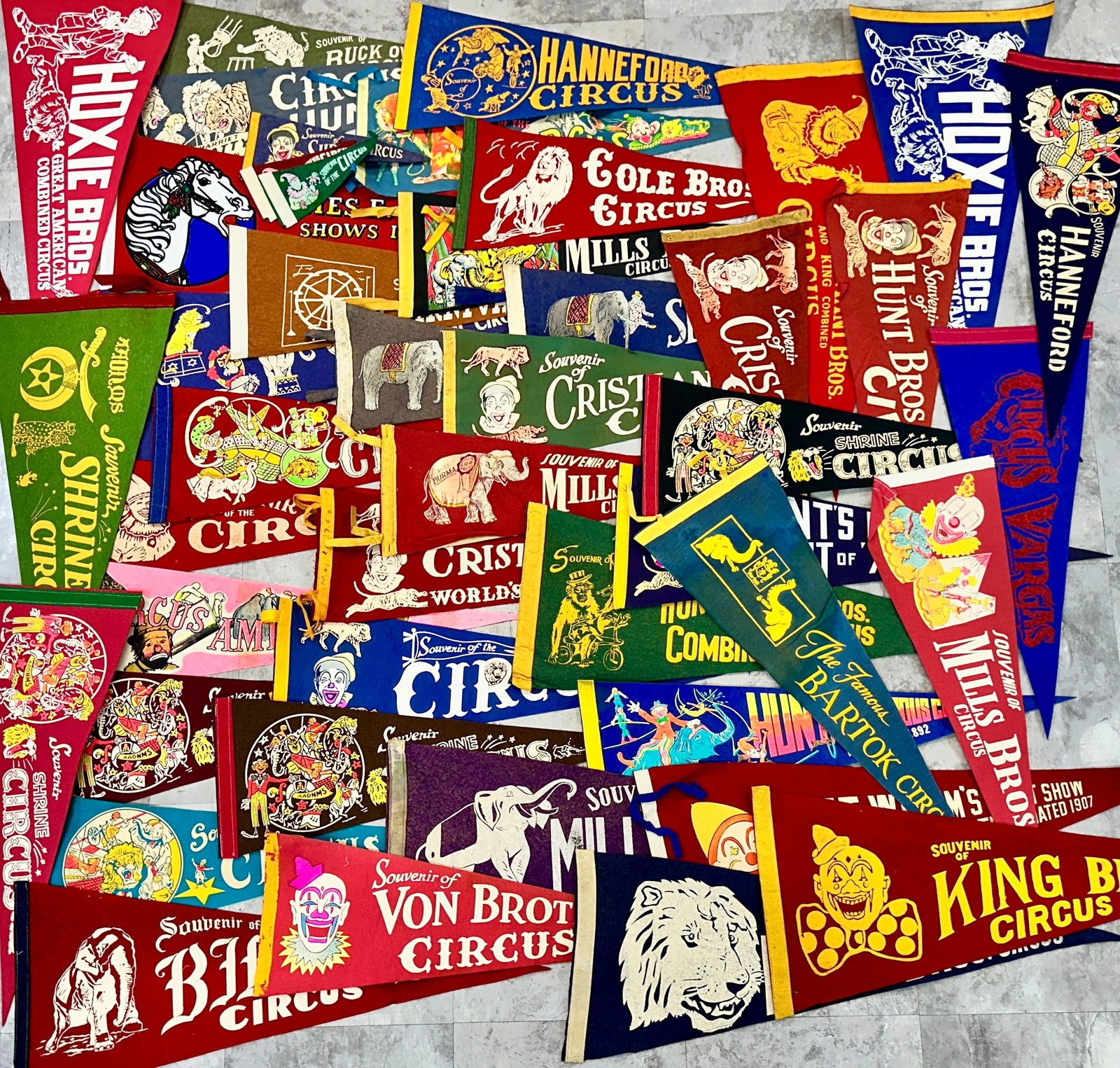 COLLECTION OF VINTAGE SOUVENIR PENNANTS (1 of 1)