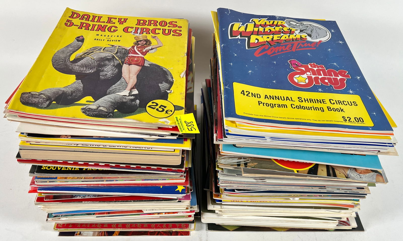 HUGE COLLECTION OF CIRCUS PROGRAMS (1 of 2)