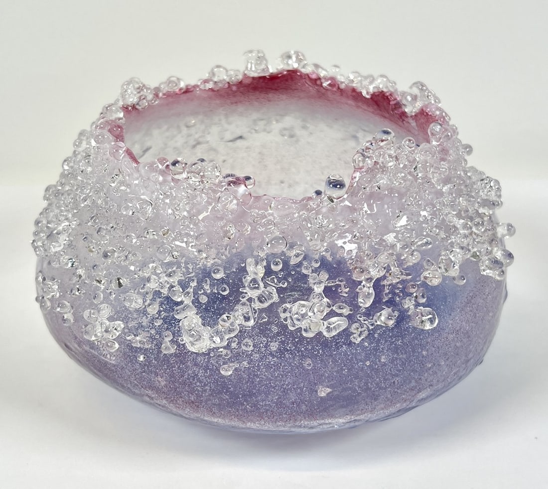 MARSHA BLAKER - PAUL DESOMMA ART GLASS BOWL: CLEAR/AMETHYST BOWL WITH APPLIED DROPS, SIGNED. 5"H