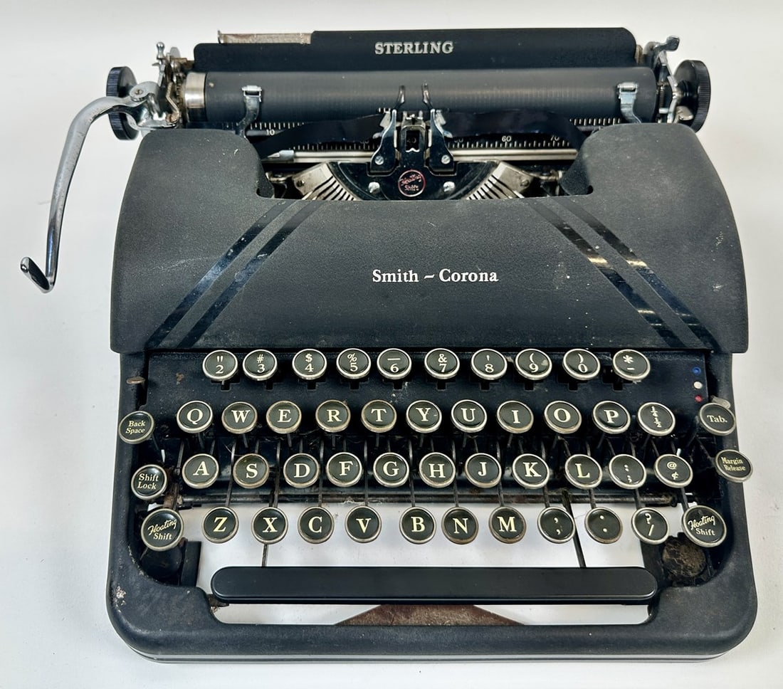 SMITH CORONA STERLING TYPEWRITER: C.1940'S