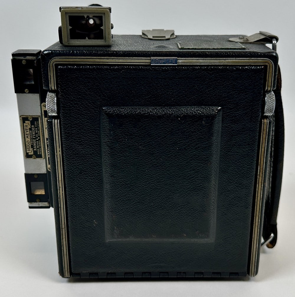 VINTAGE GRAFLEX SPEED GRAPHIC PRESS CAMERA: 4X5 CAMERA WITH HUGO MEYER RANGE FINGER. VERY GOOD.