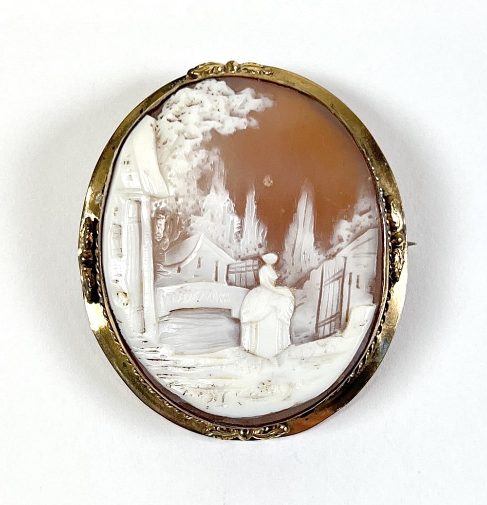 ANTIQUE GOLD-FILLED CAMEO BROOCH: 1.75"X1.5"