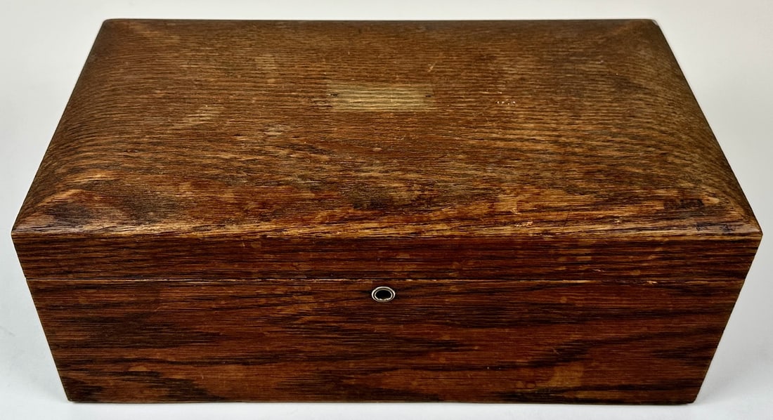 VINTAGE POKER CHIP SET: IN OAK TRAVEL BOX