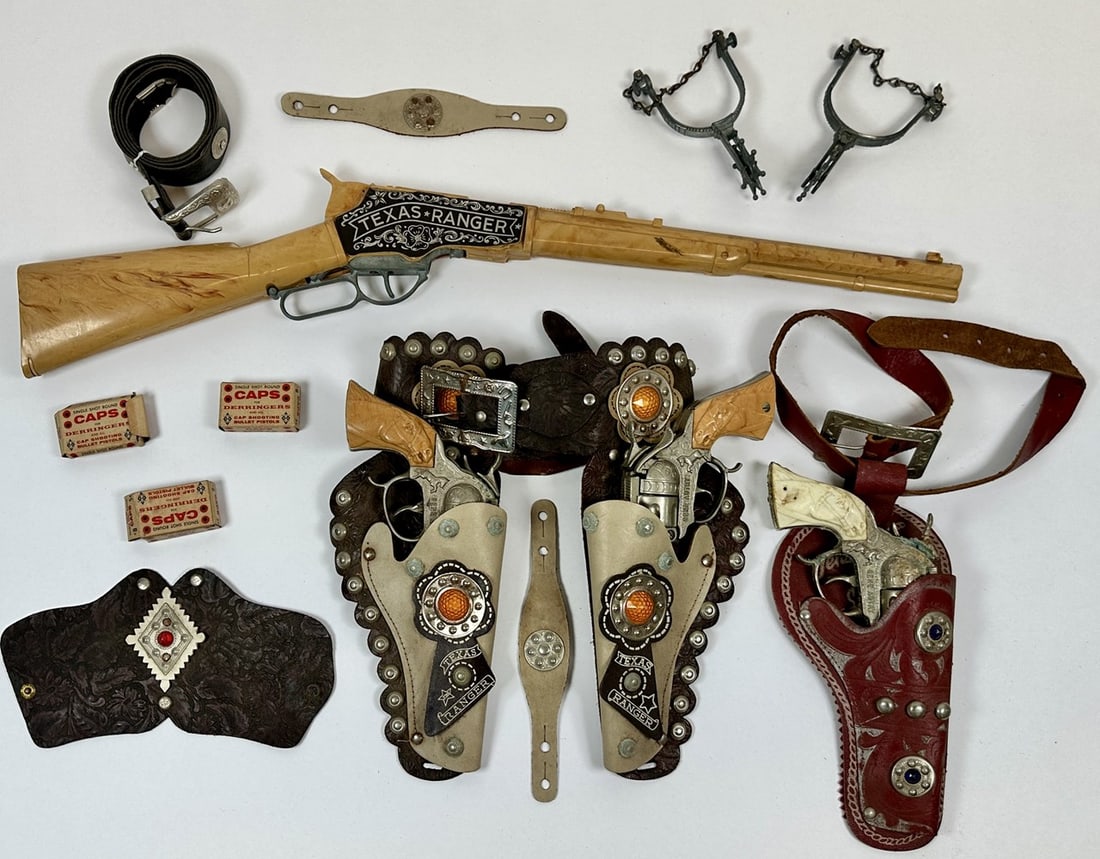 COLLECTION OF TOY GUNS: INCLUDES TEXAS RANGER RIFLE AND BREAK ACTION PISTOLS AND A GENE AUTRY PISTOL. ORIGINAL BOX WITH WEAR.