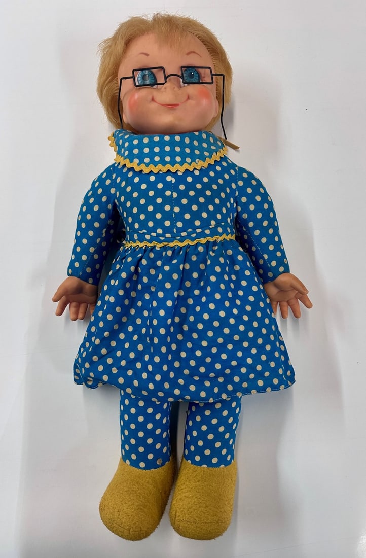 VINTAGE MR. BEASLEY TOY DOLL: PLASTIC MOLDED HEAD AND SOFT BODY. PLAY WEAR COMMENSURATE WITH AGE. 21"