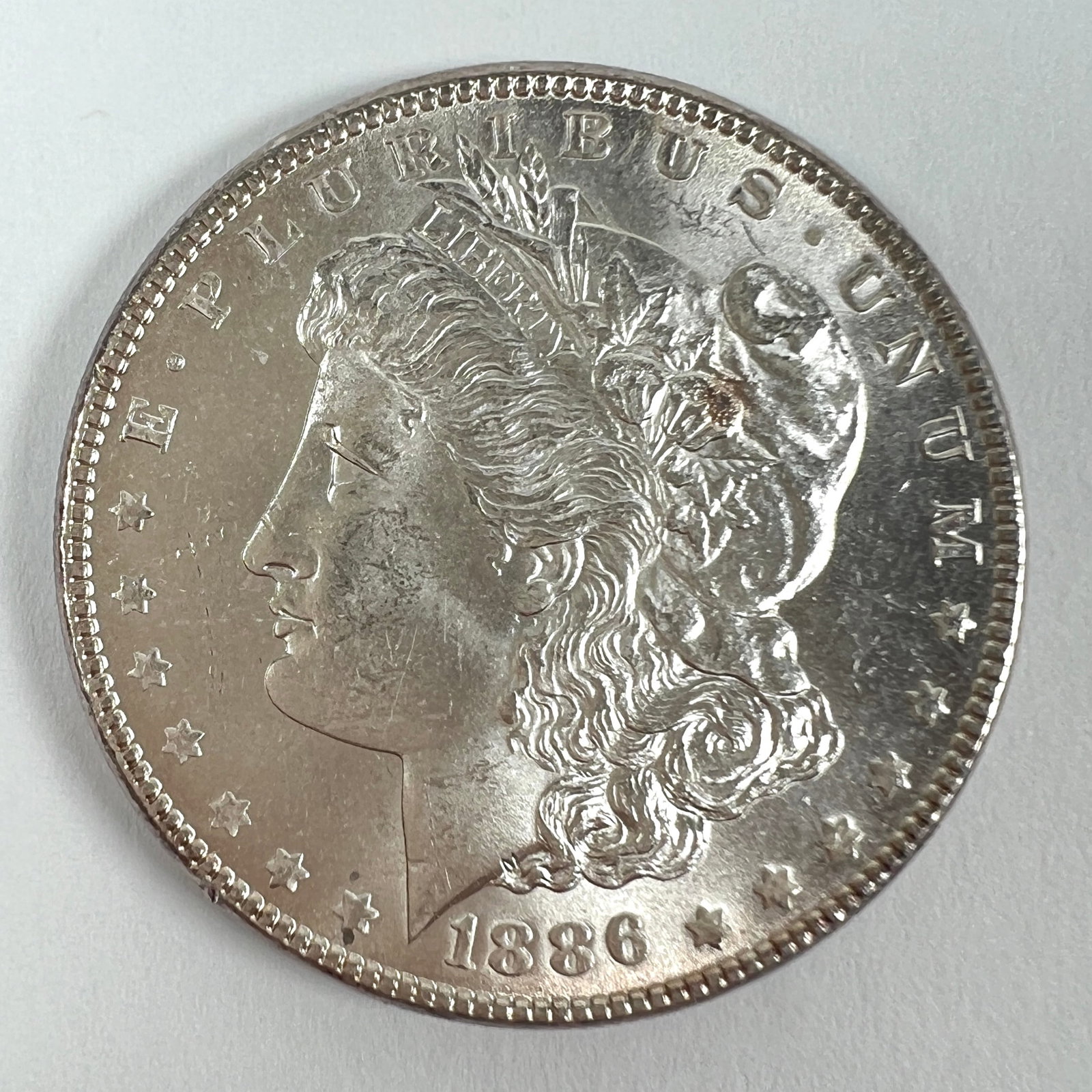 1886 MORGAN SILVER DOLLAR BU (1 of 2)