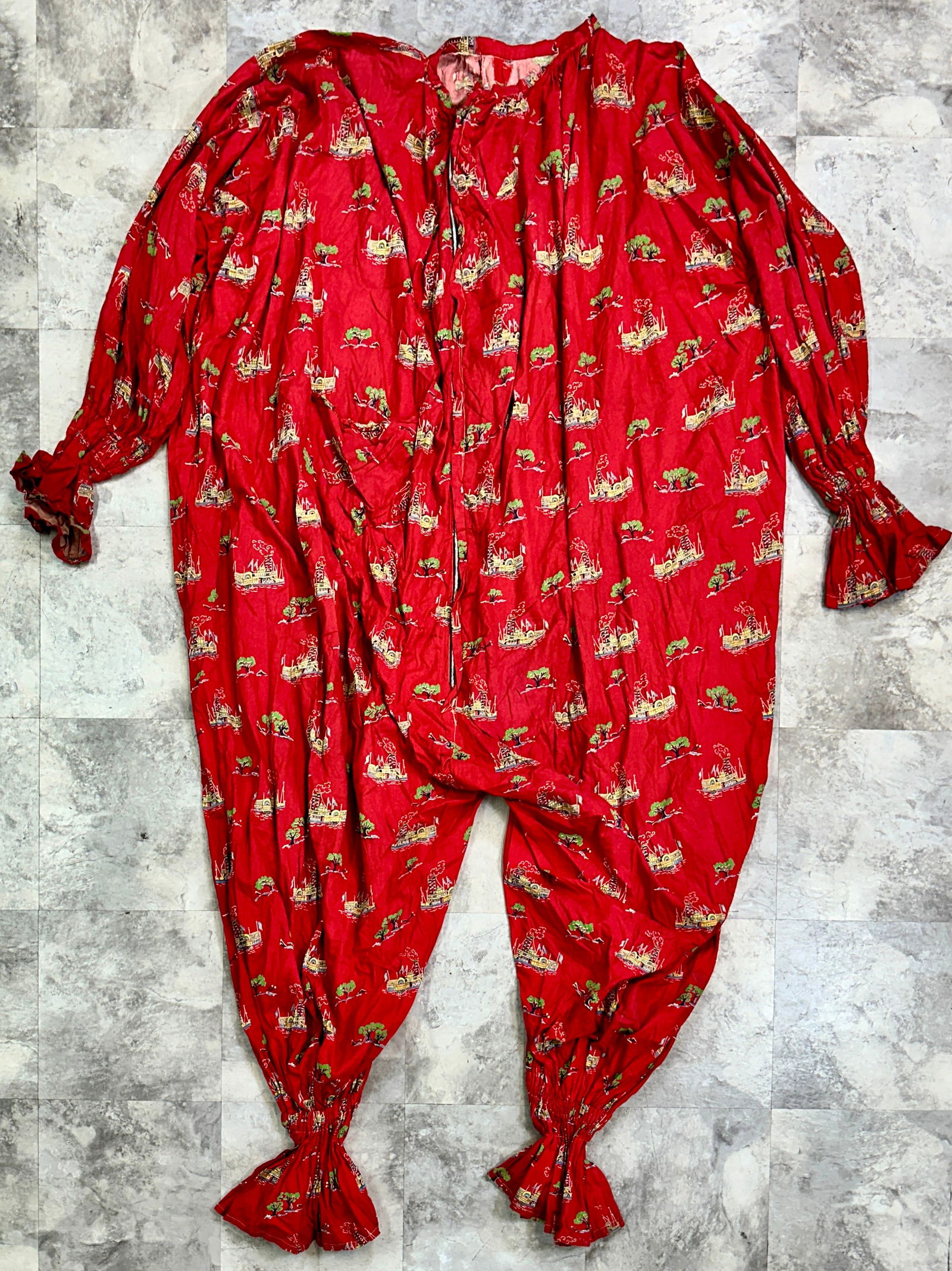 Eddie Carmel Sideshow Giant Clown Wardrobe (1 of 3)