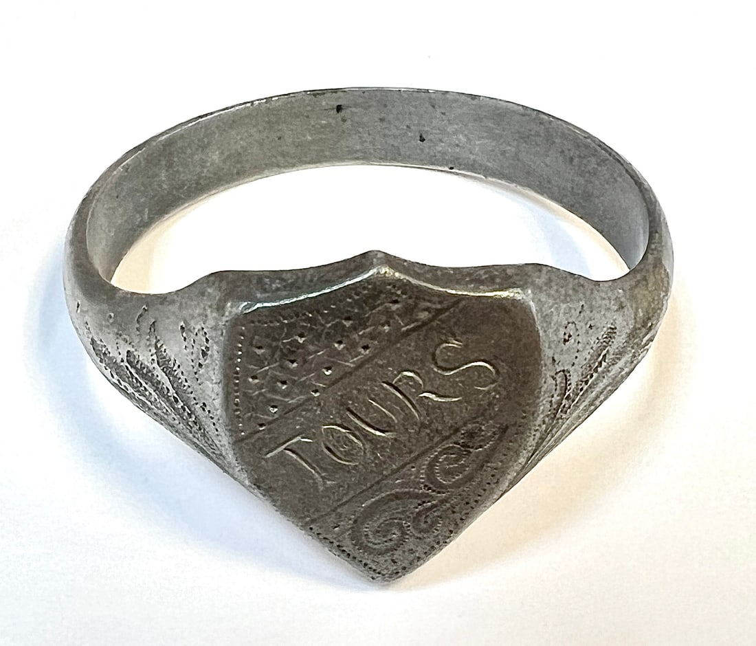 Giant Signet Souvenir Tours Ring (1 of 3)