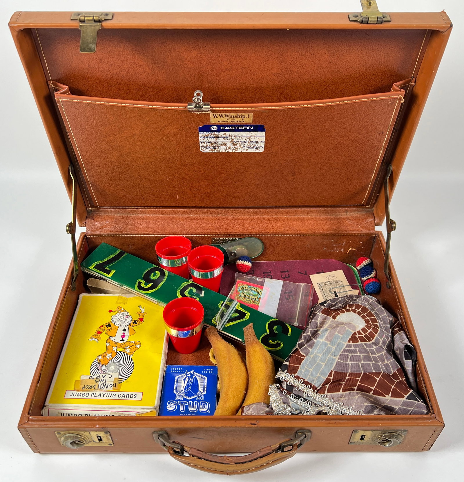 Marvin the Magician's Travel Case: Brief case with Magic tricks and gimmicks