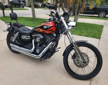 2010 HARLEY DAVIDSON WIDE GLIDE MOTORCYCLE