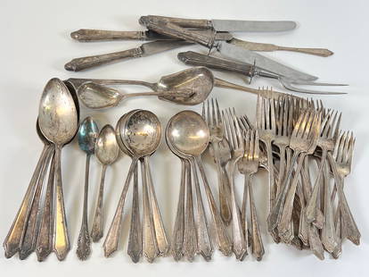 TOWLE VIRGINIA 1919 STERLING SILVER FLATWARE: 1,641 GRAMS TOTAL WEIGHT PLUS FIVE HANDLED KNIVES.