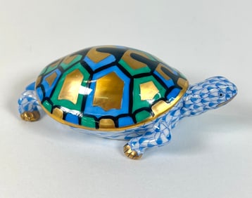 HEREND - HUNGARY, FISHNET TURTLE