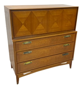 RED LION TABLE CO. GENTLEMAN'S CHEST