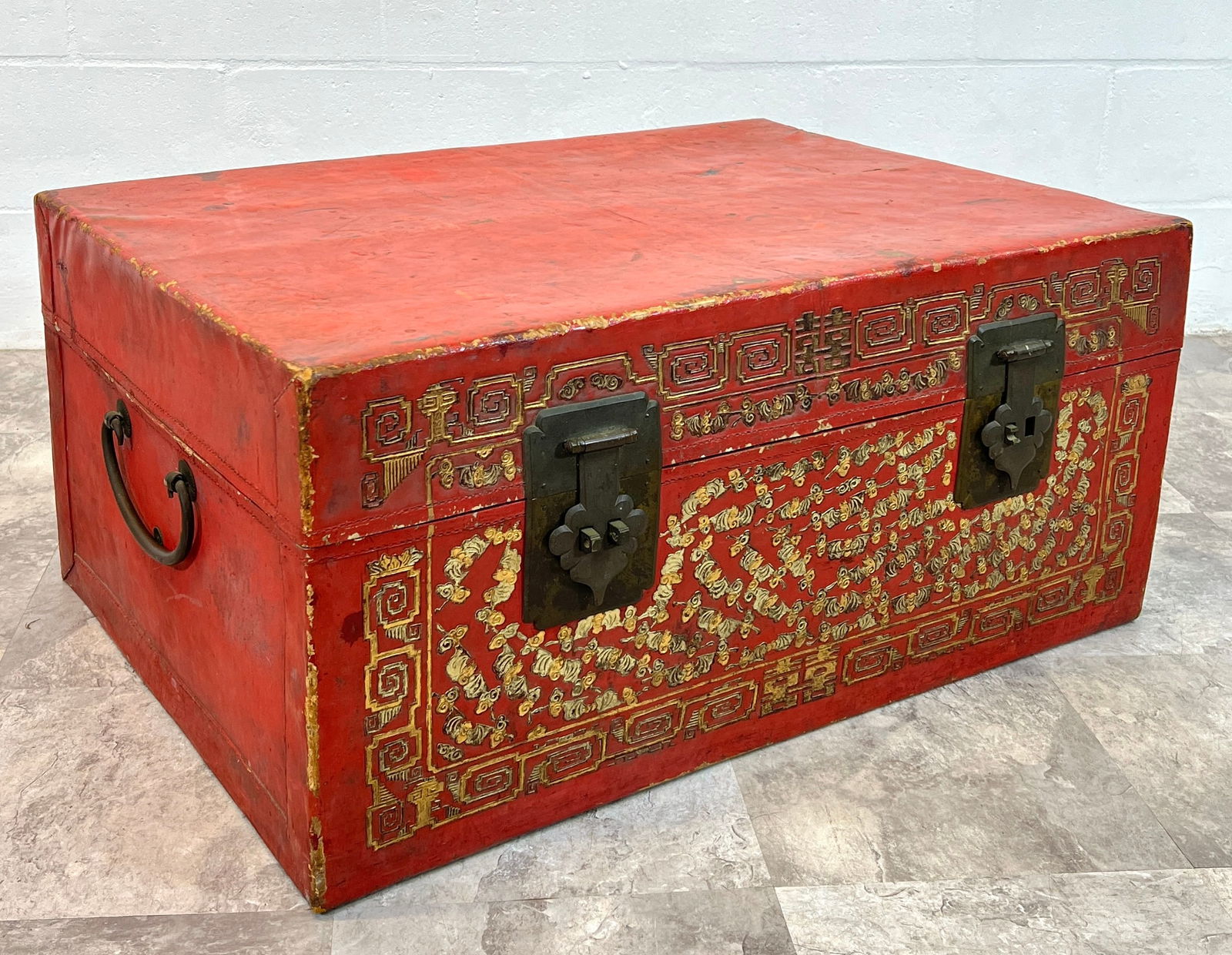 CHINESE TOOLED LEATHER CLAD TRUNK (1 of 4)