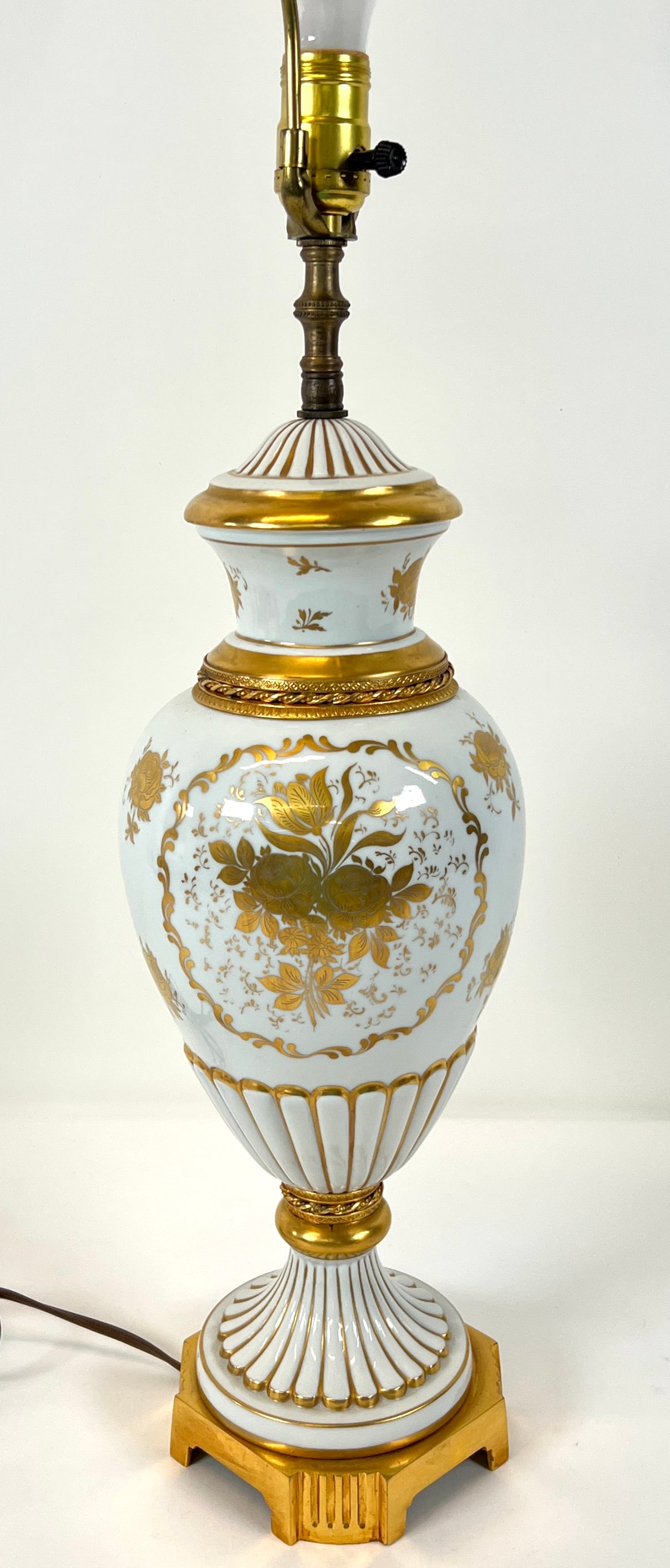 FRENCH LIMOGE TABLE LAMP: SIGNED. 32" OVERALL. REQUIRES THIRD PARTY SHIPPING/TRANSPORATION.