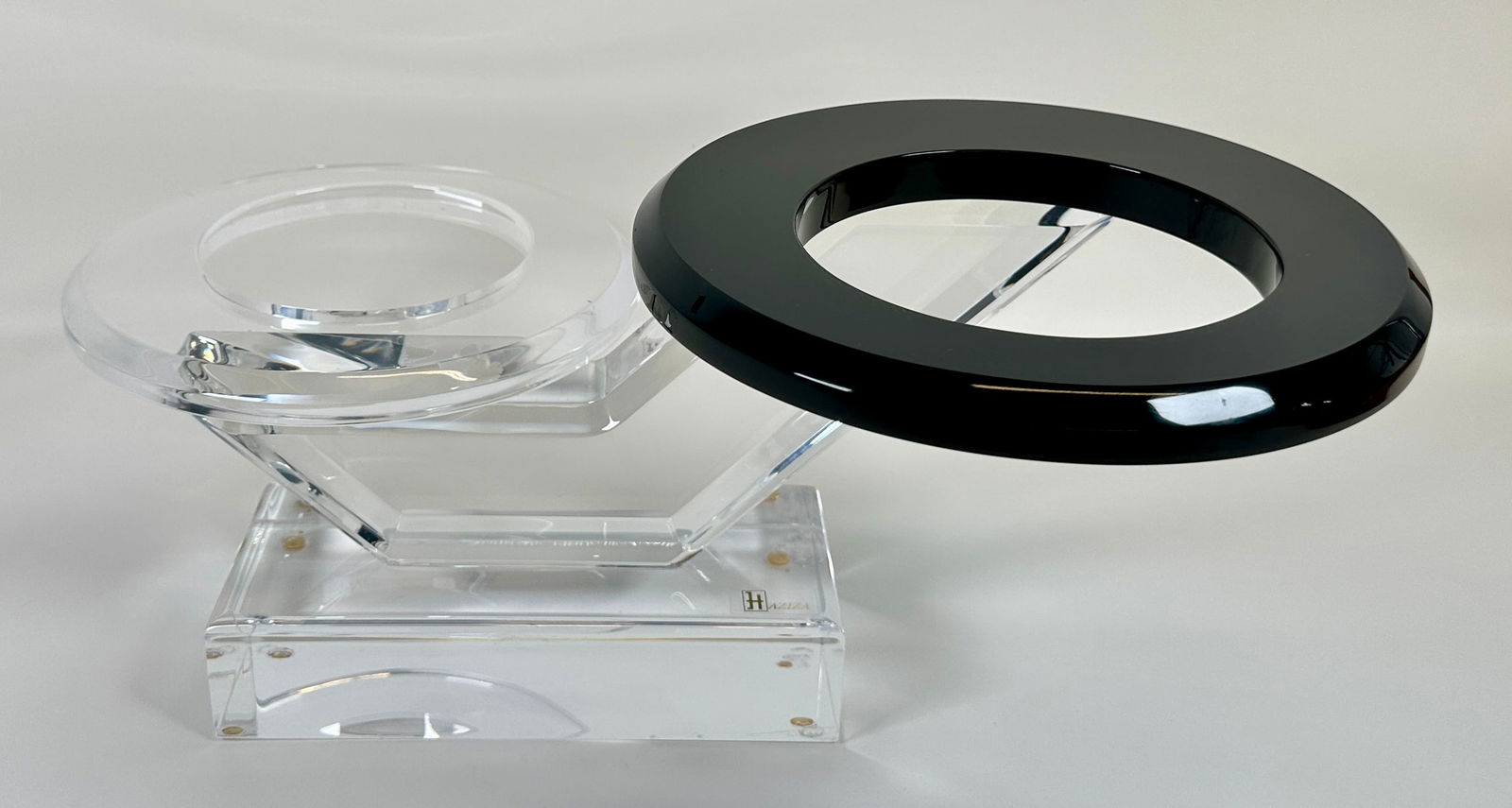 SHLOMI HAZIZA ACRYLIC SERVING SCULPTURE (1 of 3)