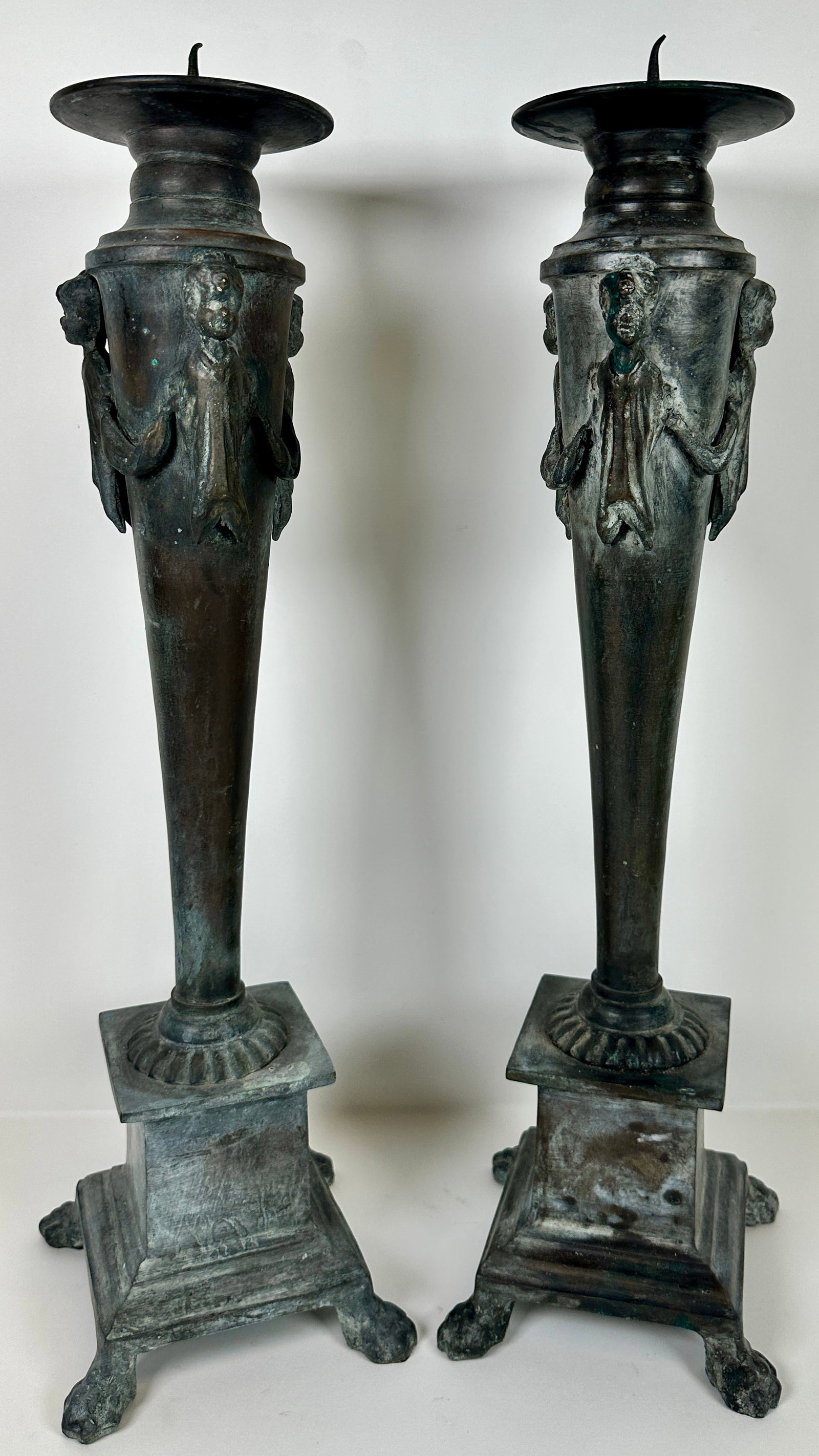 MAITLAND SMITH (ATTR.) CANDLESTANDS: PAIR OF LARGE PATINATED CAST METAL CANDLESTICKS. 21"H. THIS ITEM REQUIRES THIRD PARTY SHIPPING/TRANSPORTATION.
