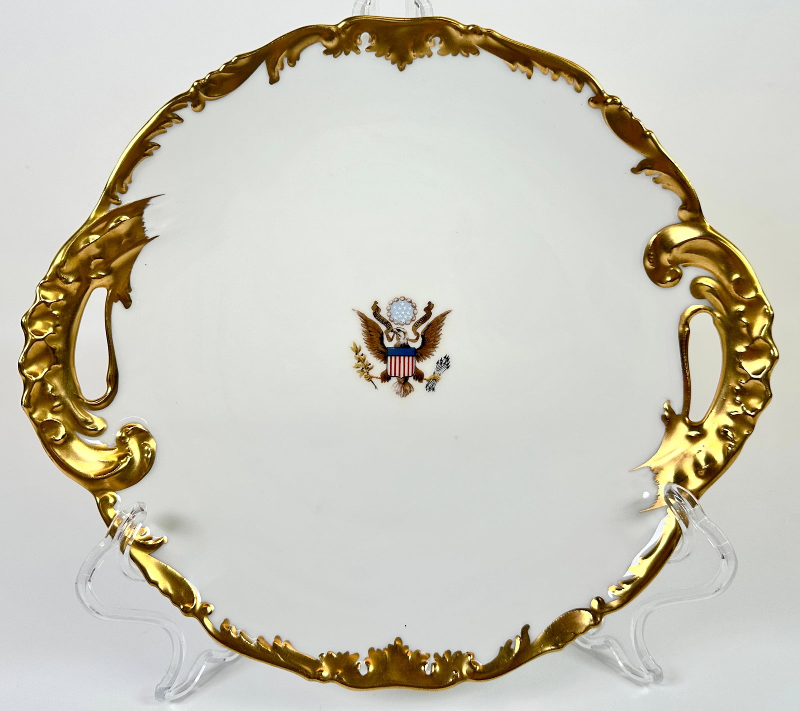 TV LIMOGES - FRANCE, WHITE HOUSE CHINA TRAY: NATIONAL REMEMBRANCE SHOP, BEARS THE SEAL OF THE UNITED STATES OF AMERICA WITH GILT DECORATED RIM. 11".