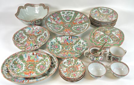 CHINESE EXPORT FAMILLE ROSE DINNERWARE