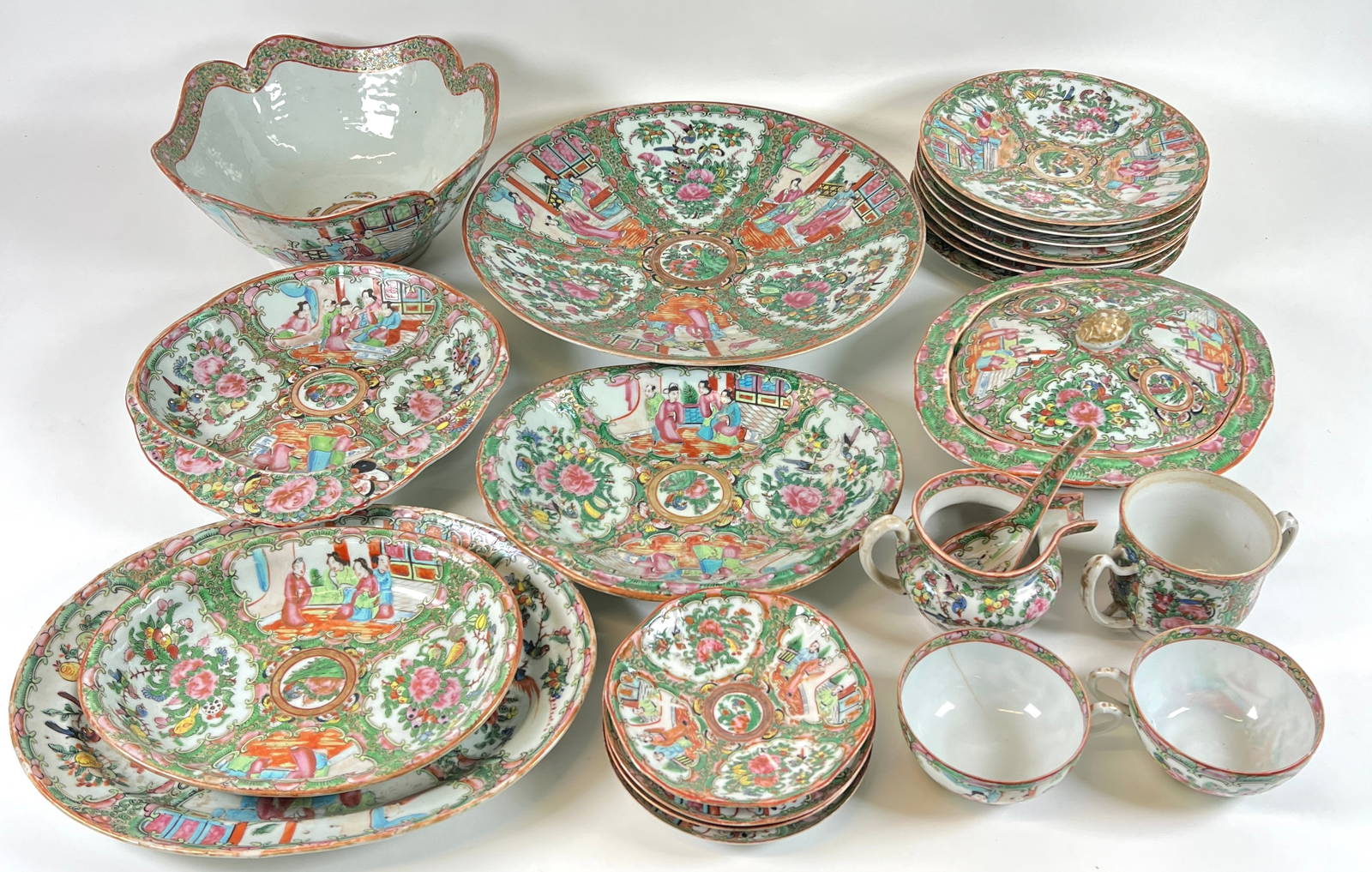 CHINESE EXPORT FAMILLE ROSE DINNERWARE