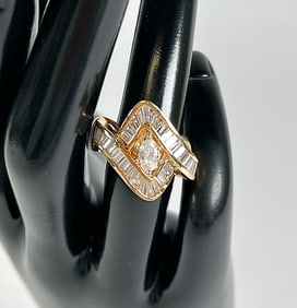 14K GOLD WITH DIAMONDS LADIES RING