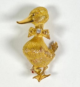 18K GOLD DUCKLING WITH DIAMOND PIN