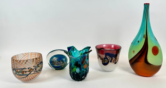 COLLECTION OF ART GLASS