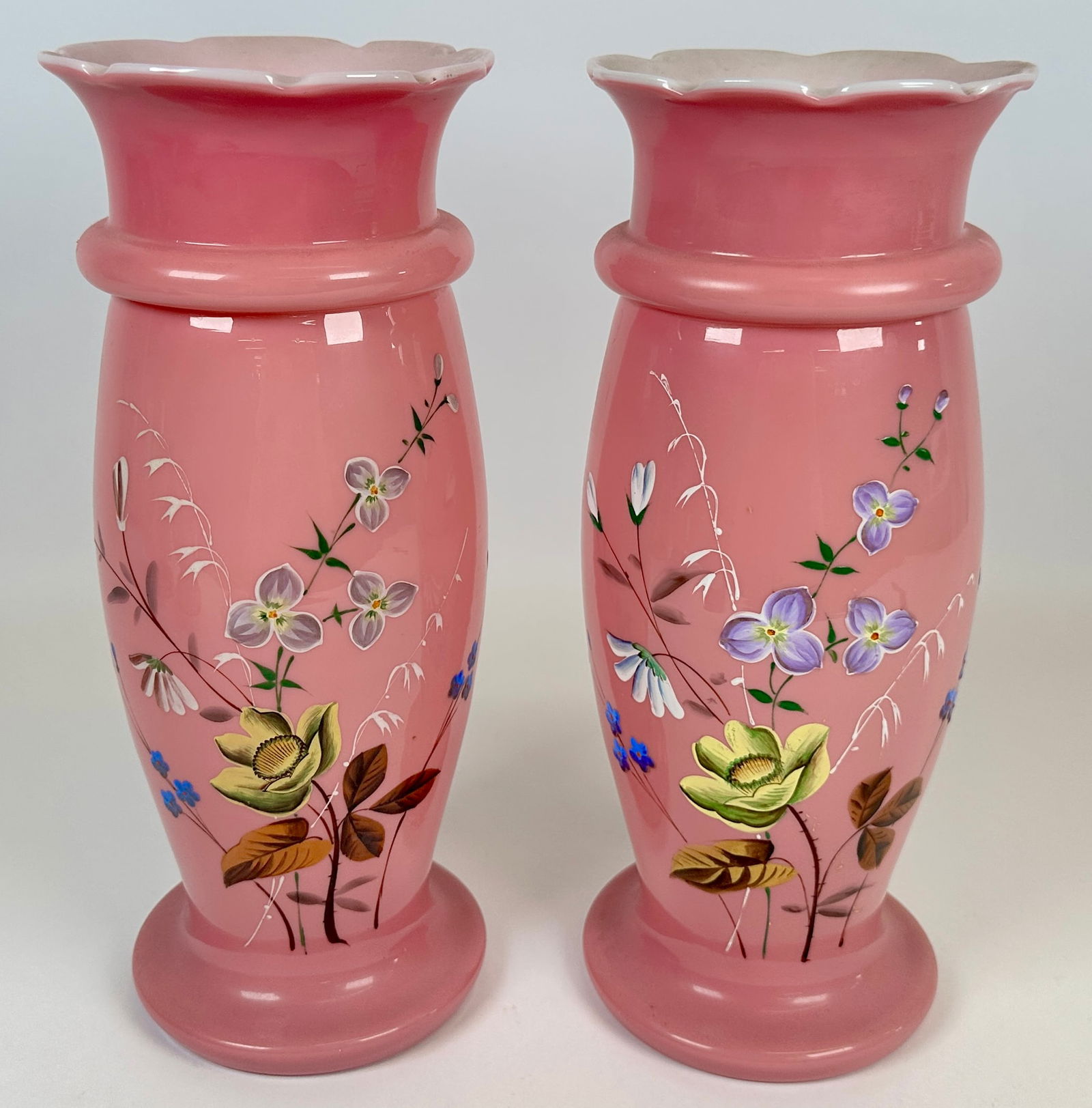 VINTAGE HAND-PAINTED ART GLASS VASE (1 of 3)